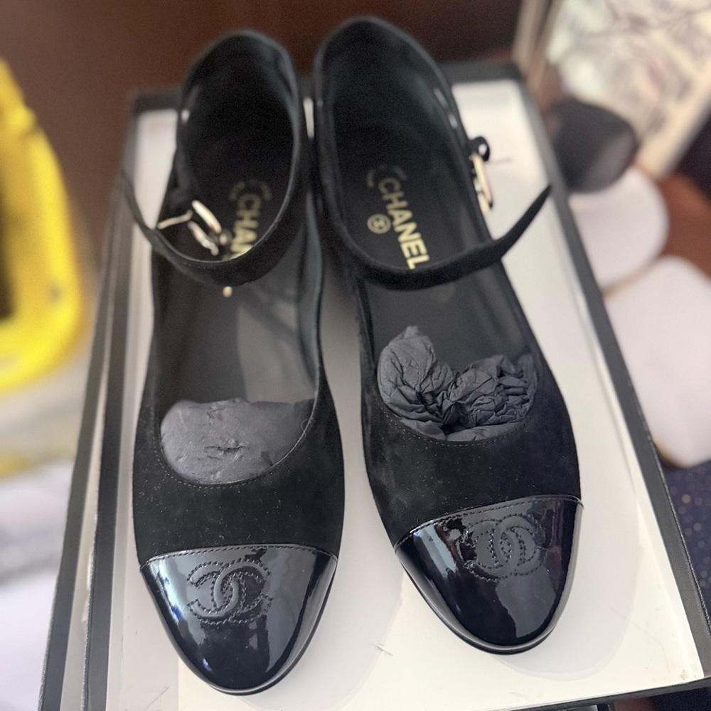 CHANEL Black Flats with Patent Toe Cap